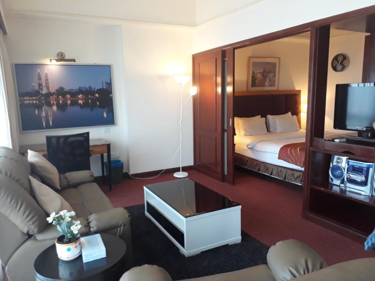 Raymond Suites At Berjaya Times Square 쿠알라룸푸르 외부 사진